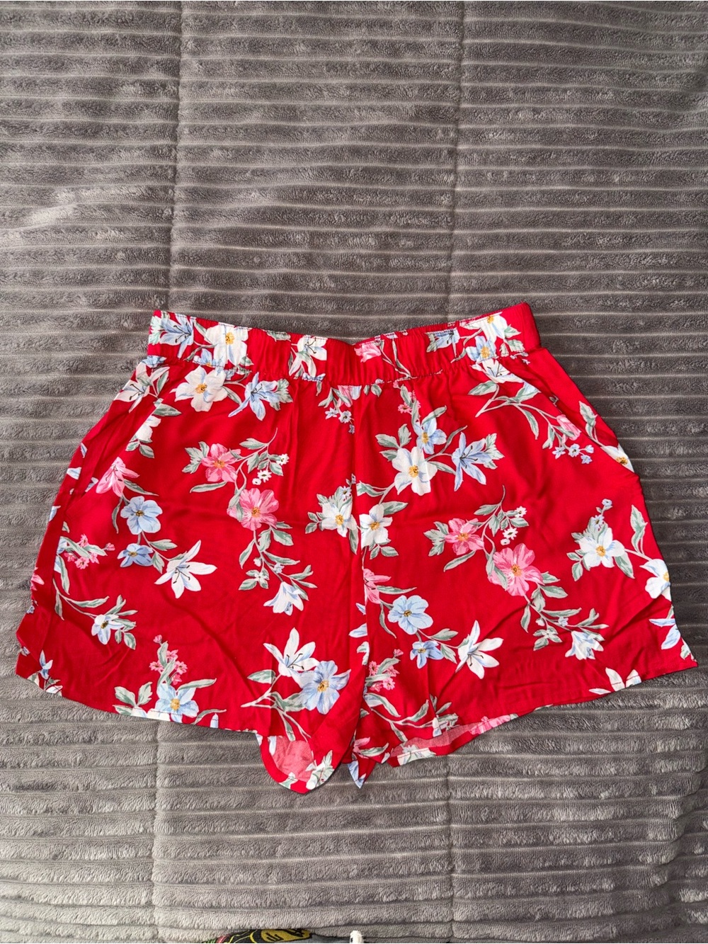 H&M Red Floral Elastic-Waist Women's Shorts